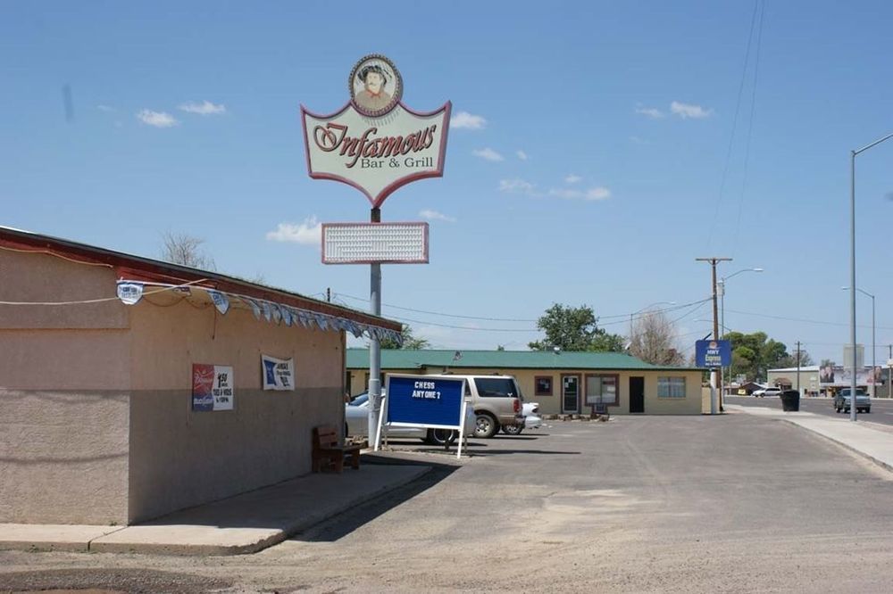 Hwy Express Inn And Suites Thatcher Exterior foto